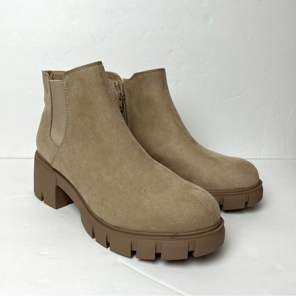 Madden NYC Lug Sole Chelsea Bootie in Sand NWT - Picture 2 of 8